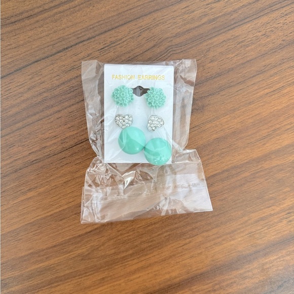 3 sets of Earrings - Heart Flower - Picture 3 of 4